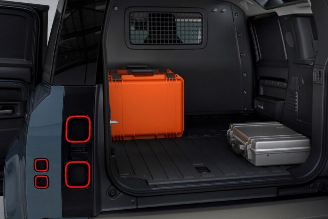 ディフェンダー、現行最新型に1950年代の初代をオマージュした商用モデル“HARD TOP”を追加設定