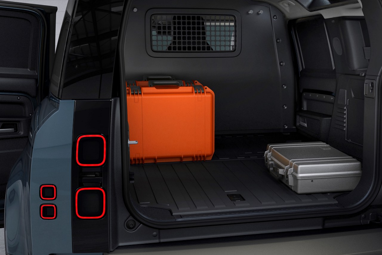 ディフェンダー、現行最新型に1950年代の初代をオマージュした商用モデル“HARD TOP”を追加設定