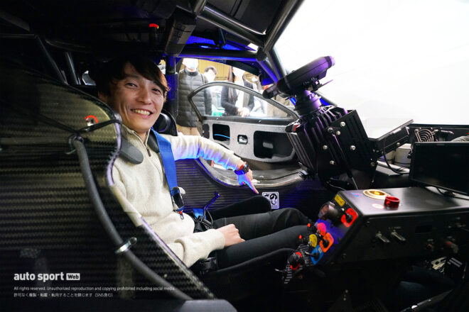 ホンダ／HRCが開発したレーシングシミュレーター『Honda eMS SIM-02』を体験する野尻智紀