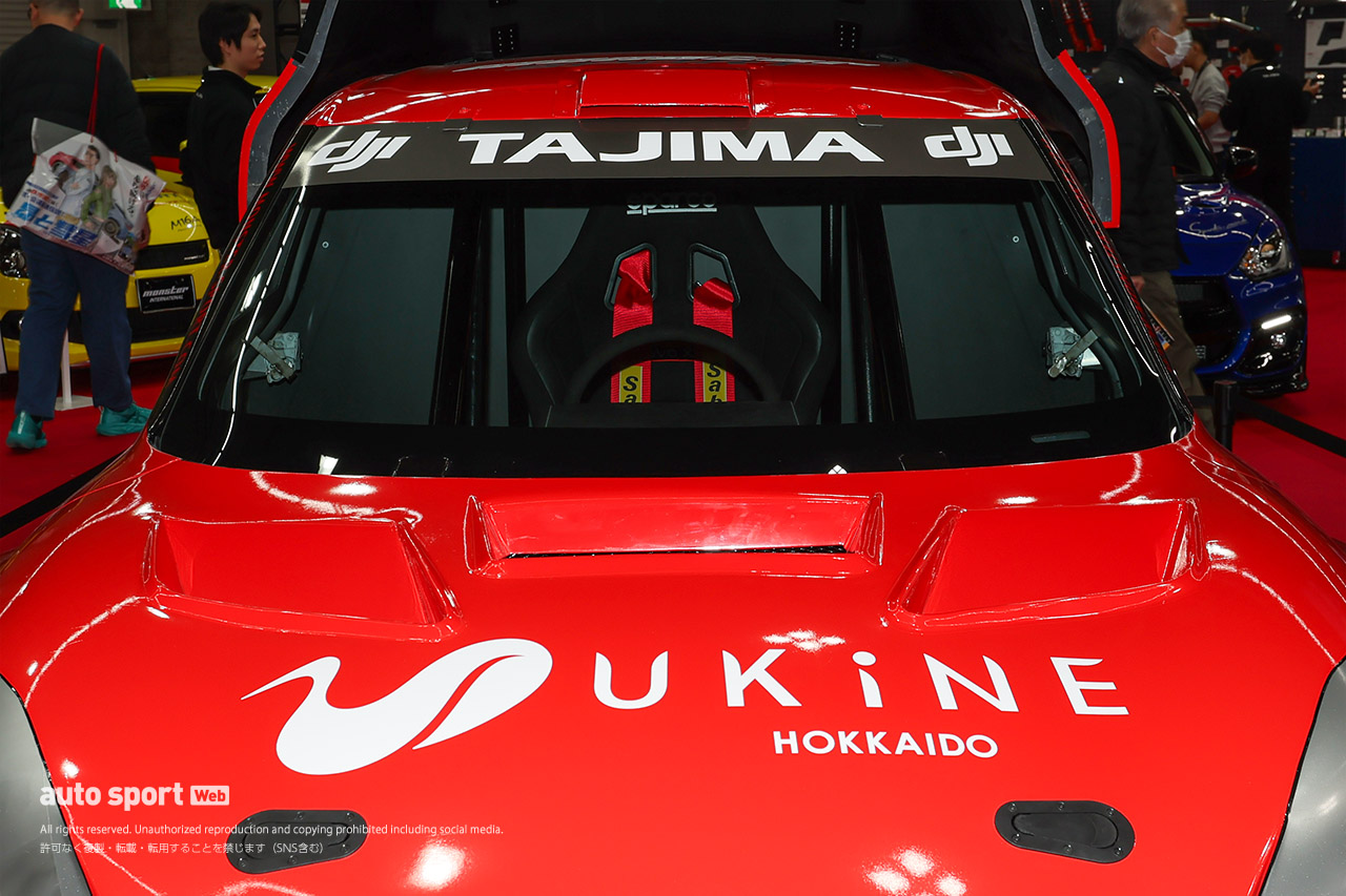 “400馬力スイフト”や、ワンメイクシリーズを見据えた新型車を発表。モンスター田嶋が8年ぶりにオートサロン出展