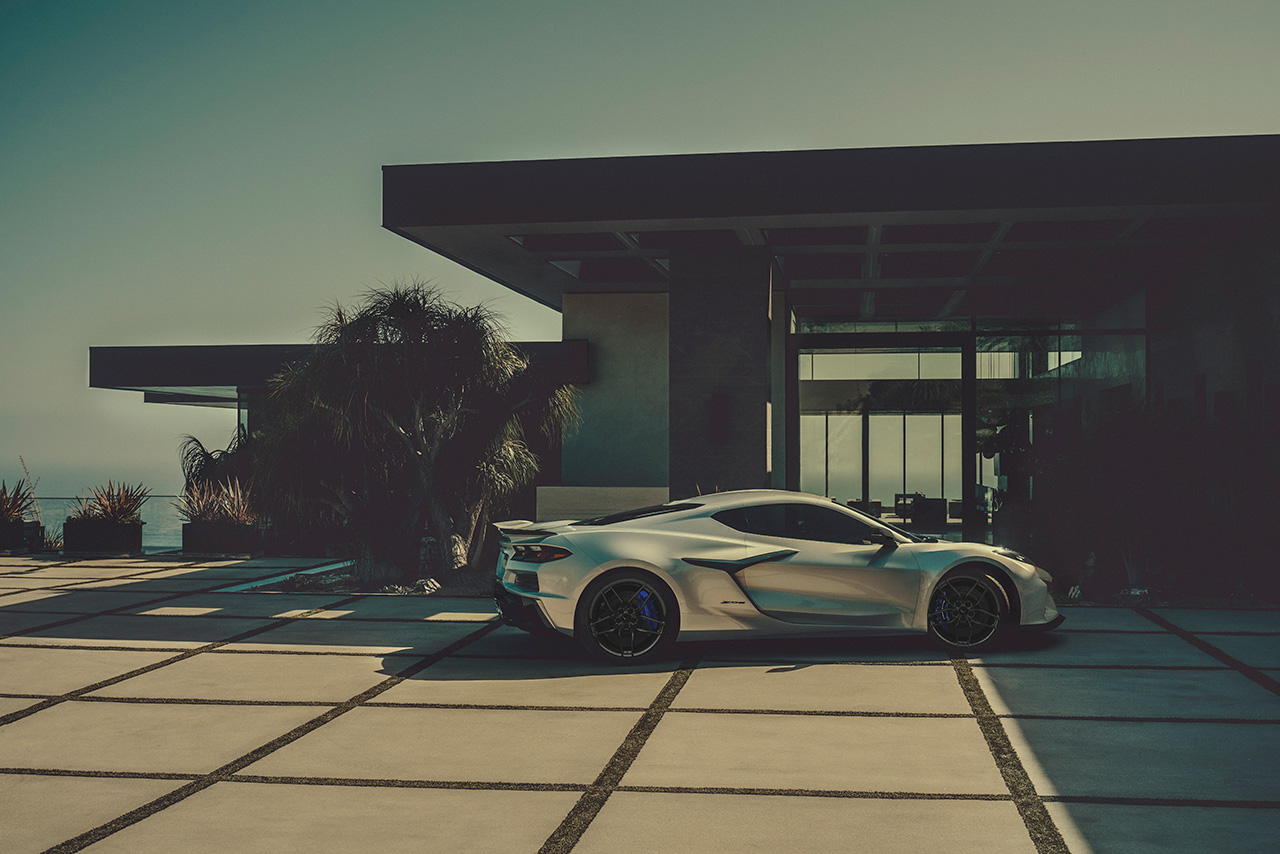 『シボレー コルベット Z06』の一部仕様と価格が変更に。運転中の操作性を高めるデザインで、最新テクノロジーも搭載