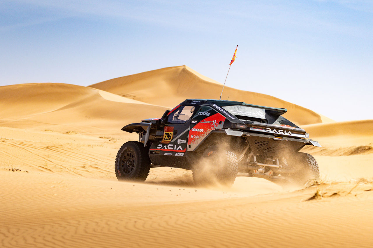 5度の王者アル-アティヤがステージウインで総合首位に。ダチア、トヨタ、フォードの三つ巴続く／ダカールラリー2026