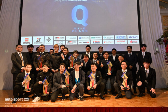 幕張でスーパー耐久シリーズ恒例の表彰式開催。2025年の上位ランカーがトロフィーを得る