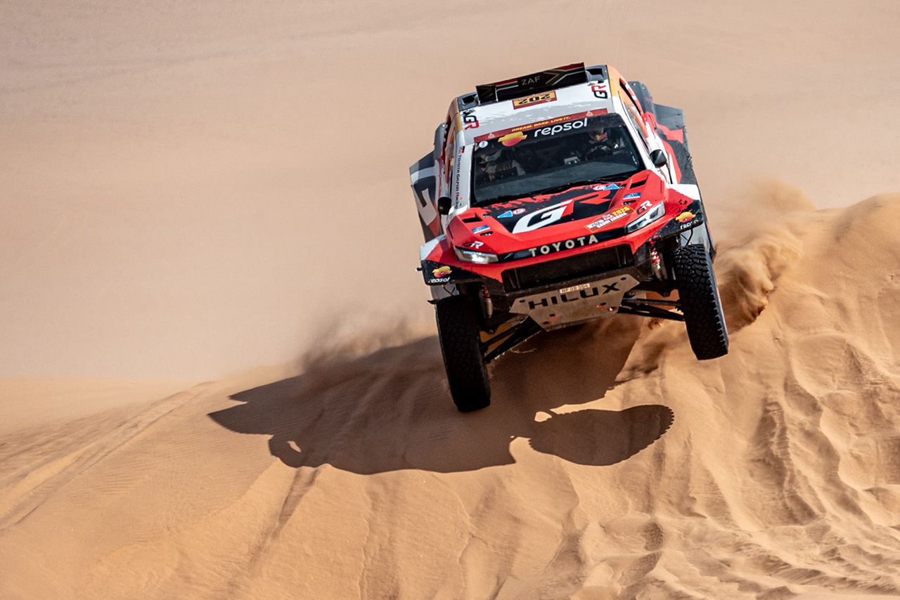 トヨタGRのラテガン、マシントラブルから復帰し猛チャージ。総合3番手に浮上し首位アル-アティヤを追う