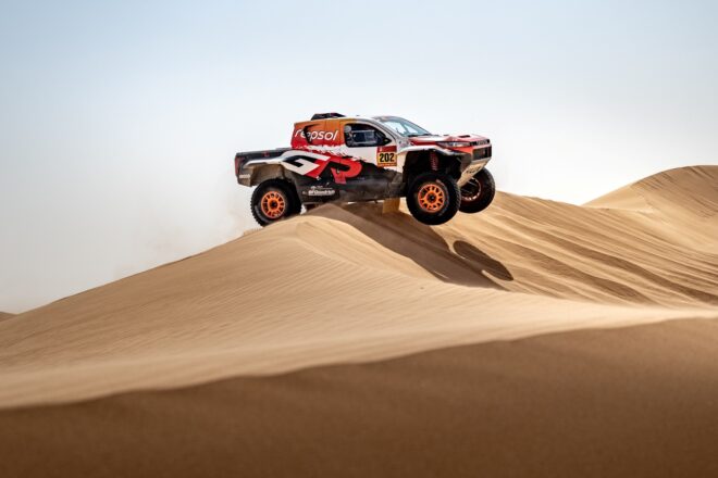 トヨタGRのラテガン、マシントラブルから復帰し猛チャージ。総合3番手に浮上し首位アル-アティヤを追う