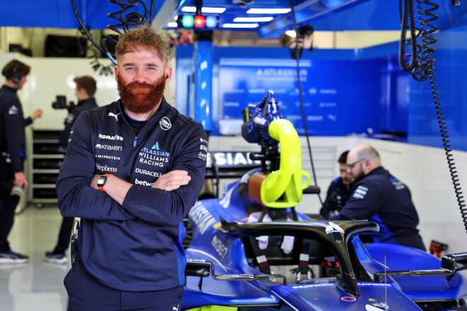 アレクサンダー・アルボン（ウイリアムズ）のトレーナーを務めるパトリック・ハーディング