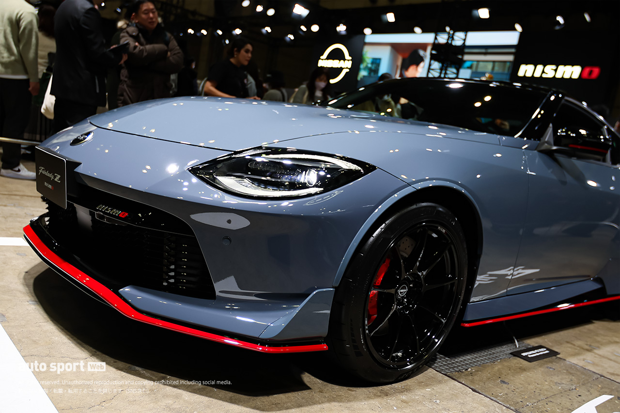 ニッサン・フェアレディZ NISMOのMT車がオートサロンに登場。“Gノーズ”彷彿の新バンパー採用で基準車もマイナーチェンジ