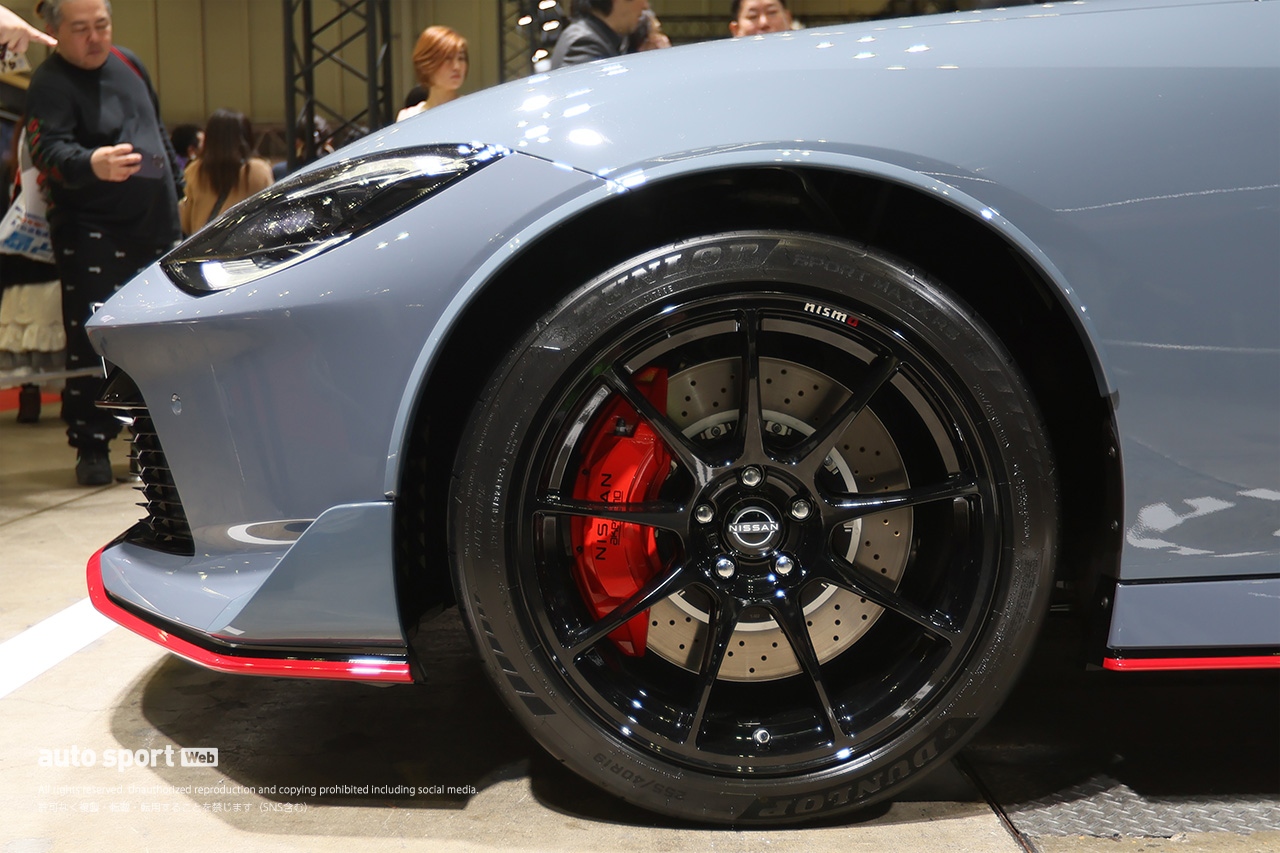 ニッサン・フェアレディZ NISMOのMT車がオートサロンに登場。“Gノーズ”彷彿の新バンパー採用で基準車もマイナーチェンジ