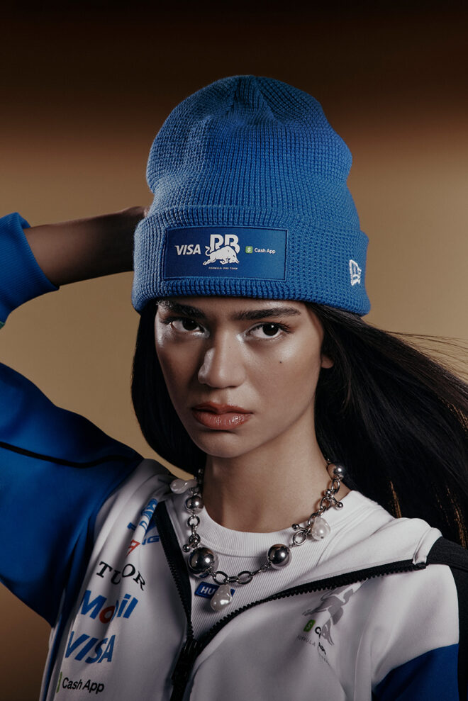 2026年レーシングブルズのレプリカ・ワッフルカフニット（ニューエラ）