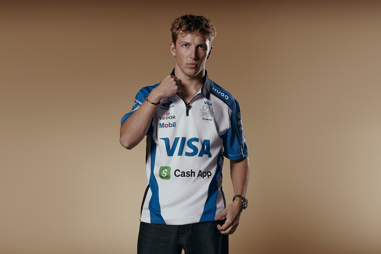 2026�N���[�V���O�u���Y�̃��v���J�E�|���V���c�i�q���[�S�E�{�X�j�𒅗p���郊�A���E���[�\��