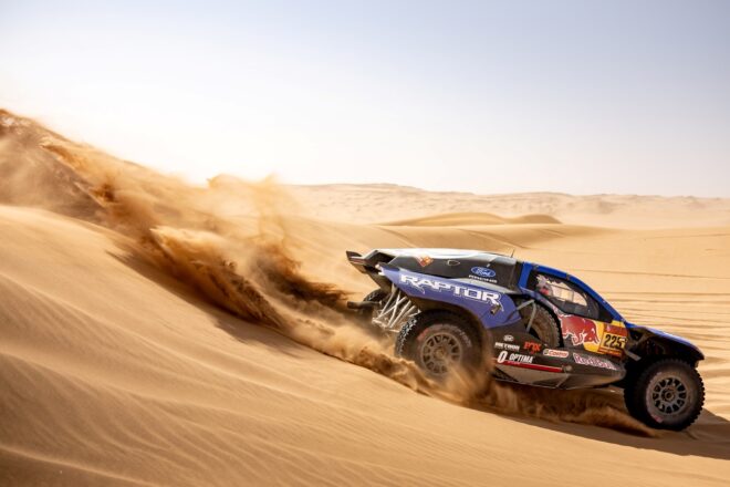 大会終盤へ向けフォード勢がスパート、ロマとサインツが1-2体制築く。トヨタGRのラテガンはパワステトラブルにより後退