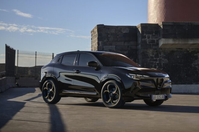 アルファロメオ、コンパクトSUV『ジュニア』に欧州展開“インテンサ”シリーズのトリを飾る限定車を設定