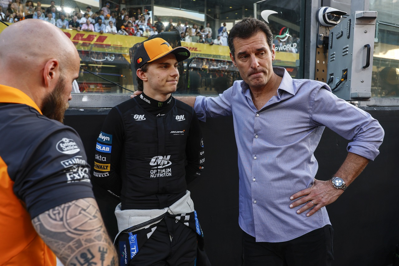 オスカー・ピアストリ（マクラーレン）とマネージャーのマーク・ウエーバー