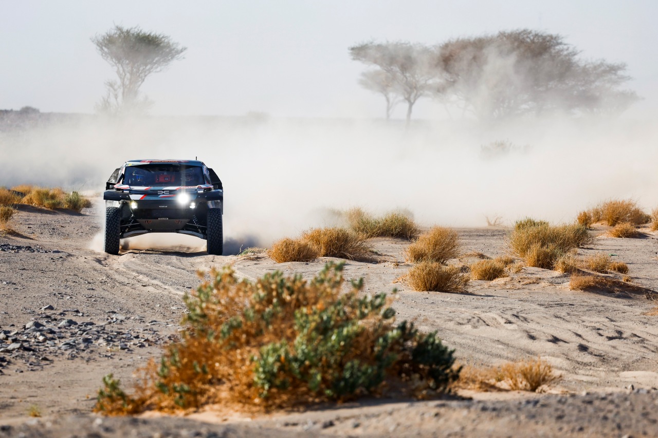 トヨタGRの主将ラテガンが痛恨ストップ。ダカールラリー2026は残り2日でダチアとフォードの一騎打ちに
