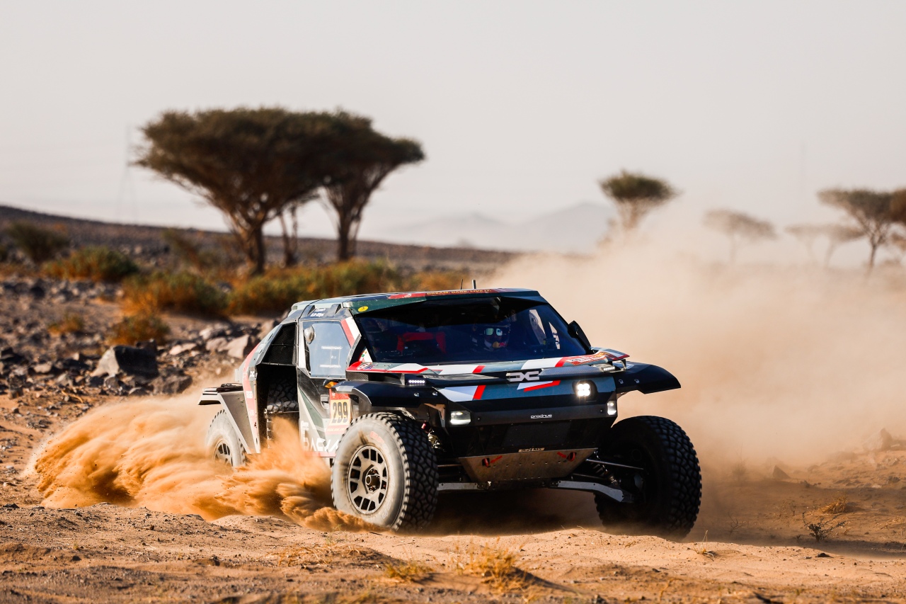 トヨタGRの主将ラテガンが痛恨ストップ。ダカールラリー2026は残り2日でダチアとフォードの一騎打ちに