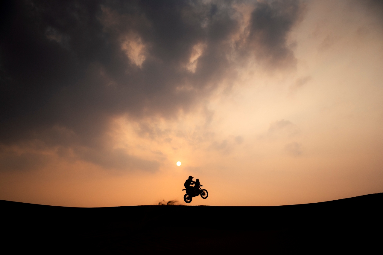 トヨタGRの主将ラテガンが痛恨ストップ。ダカールラリー2026は残り2日でダチアとフォードの一騎打ちに