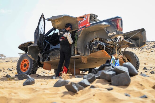 トヨタGRの主将ラテガンが痛恨ストップ。ダカールラリー2026は残り2日でダチアとフォードの一騎打ちに