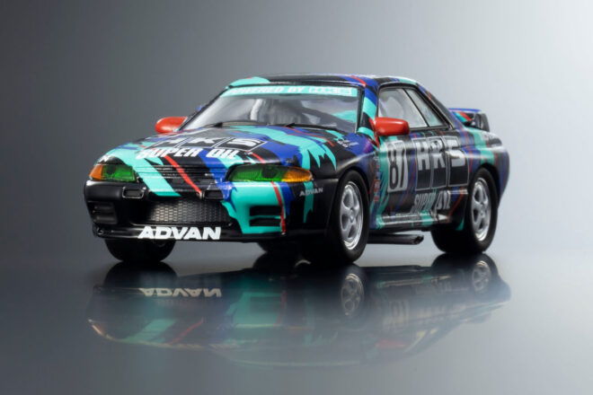 往年の“最強プライベーター”HKS SKYLINE GT-R Gr.Aが京商ミニカー＆ブックに登場。1月17日からファミリーマート限定発売