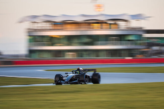 �Z���W�I�E�y���X�i�L���f���b�N�j