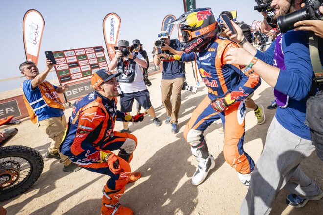 アル-アティヤが自身6度目のダカールラリー制覇、ダチアに初の総合優勝をもたらす。2輪は衝撃の逆転で2秒差の決着