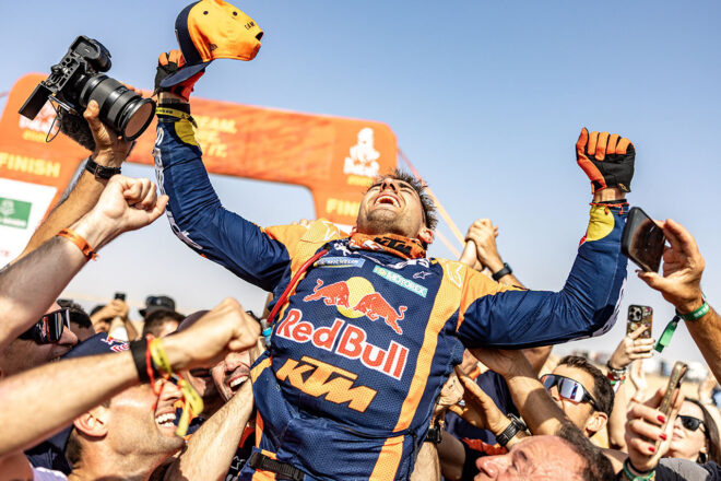 アル-アティヤが自身6度目のダカールラリー制覇、ダチアに初の総合優勝をもたらす。2輪は衝撃の逆転で2秒差の決着