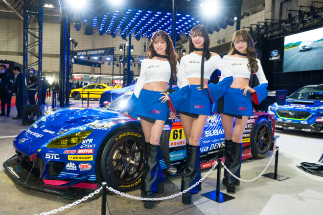 【RQ決定情報2026】SUBARU BRZ GT GALS BREEZEが新コスチュームを纏いオートサロンでお披露目。4人目は後日発表