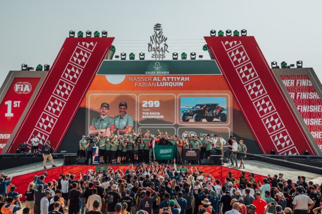 砂漠を制した新勢力、ダチアが初のダカール総合優勝。6度目勝利のアル-アティヤ「来年はサンドライダー3台を表彰台に」