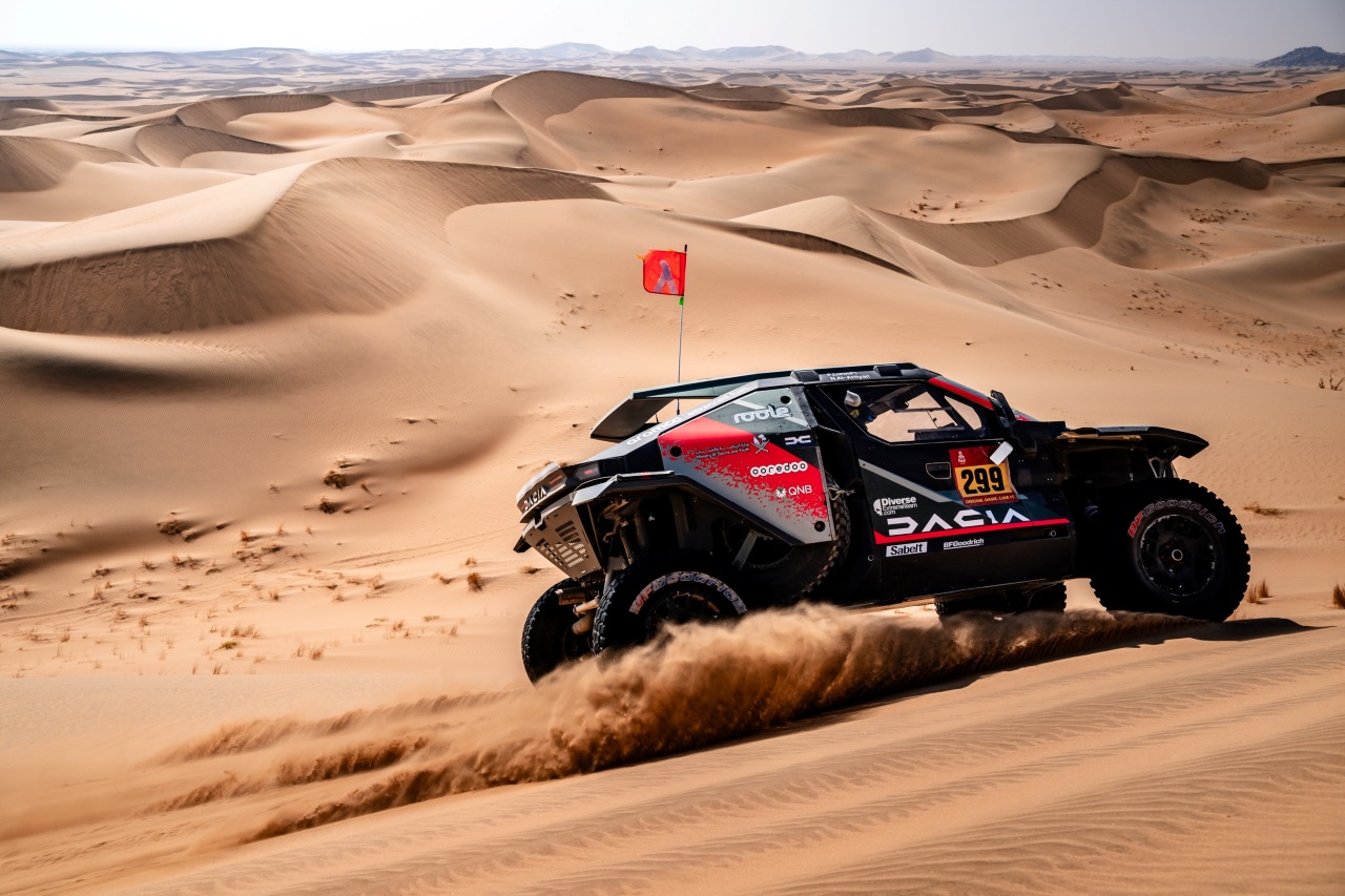 砂漠を制した新勢力、ダチアが初のダカール総合優勝。6度目勝利のアル-アティヤ「来年はサンドライダー3台を表彰台に」