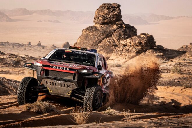 トヨタGR、新型ハイラックスで優勝争うも終盤に深刻トラブル。最上位はプライスの8位／ダカールラリー2026