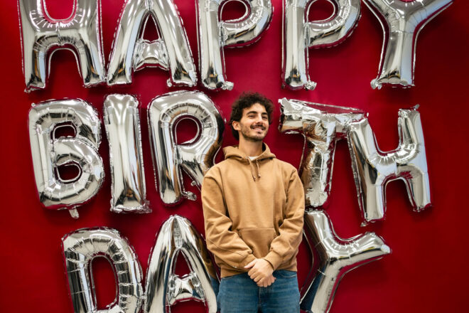 聖火ランナーを務めたイタリア人ライダー／今がサマーブレイクのミラー【SNSピックアップMotoGPシーズンオフ】