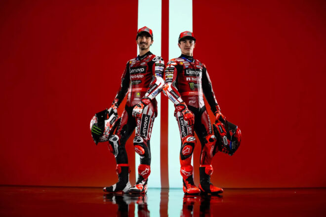 ドゥカティ・レノボ・チーム、デスモセディチGP26を公開。新カラーは創業100周年を祝う『赤×白』に／MotoGP