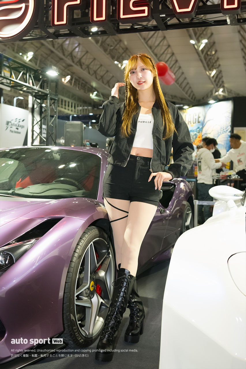東京オートサロン2026ギャラリー 林れむ／FIEVILLE・CARLAS