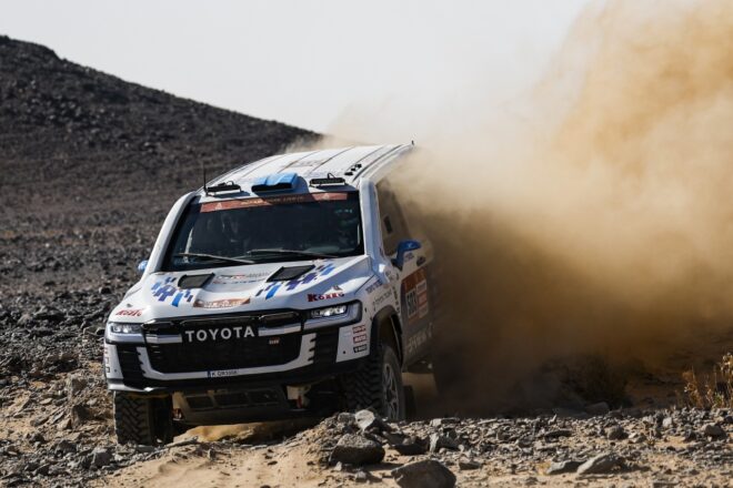 トヨタ車体のTLC、ダカールラリーの連覇記録死守ならず。新クラスでディフェンダーと一騎打ち、3位表彰台を獲得