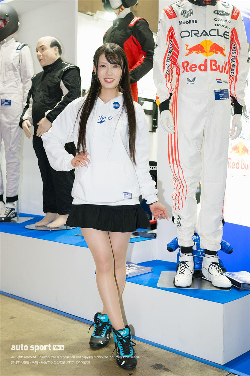 東京オートサロン2026ギャラリー 佐藤陽奈／エンパイヤ自動車・SPARCO