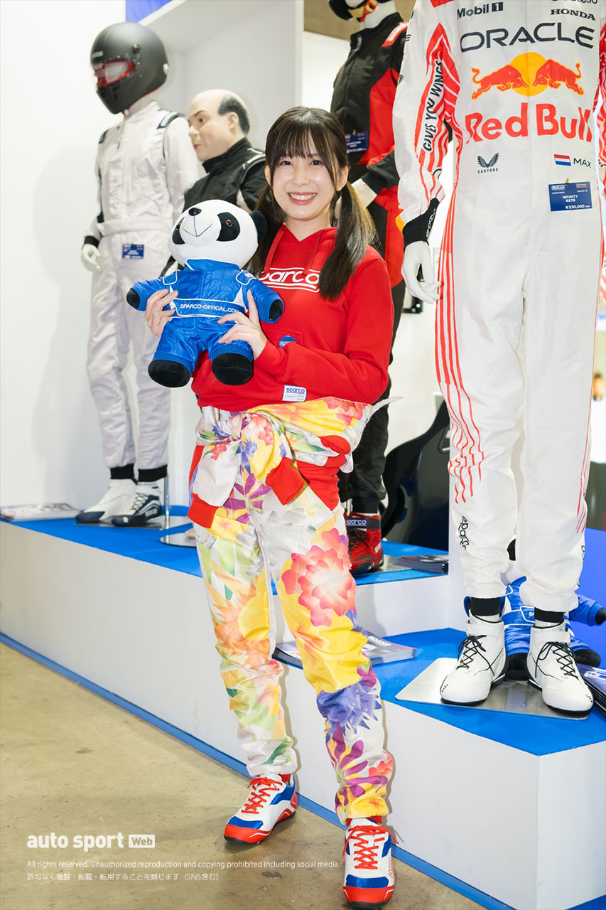 東京オートサロン2026ギャラリー 藤田香澄／エンパイヤ自動車・SPARCO