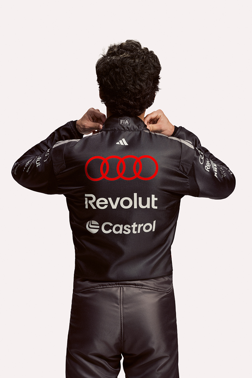 2026年シーズンのレーシングスーツを着用するガブリエル・ボルトレート（アウディ）