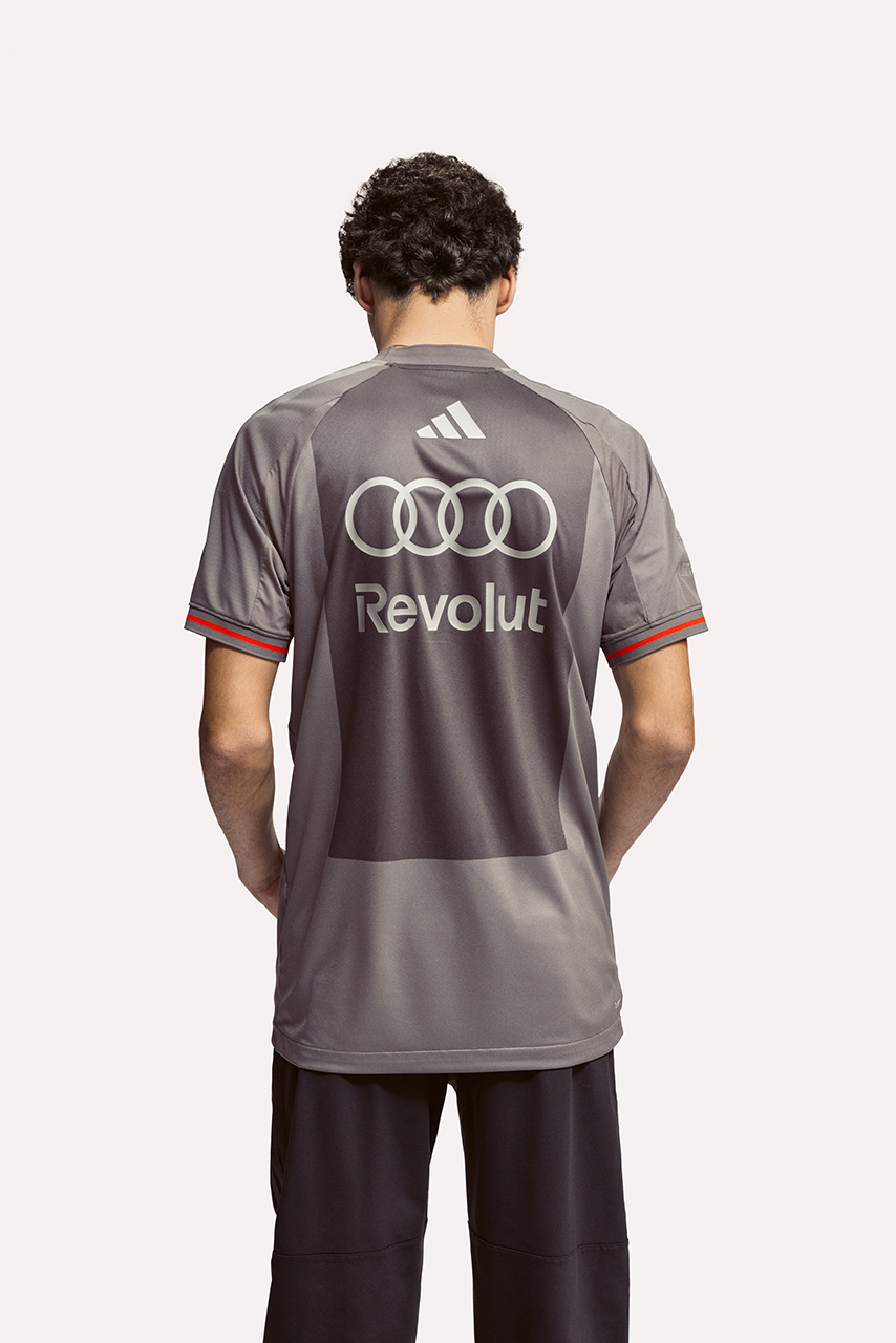 2026年シーズンのチームウェアを着用するガブリエル・ボルトレート（アウディ）