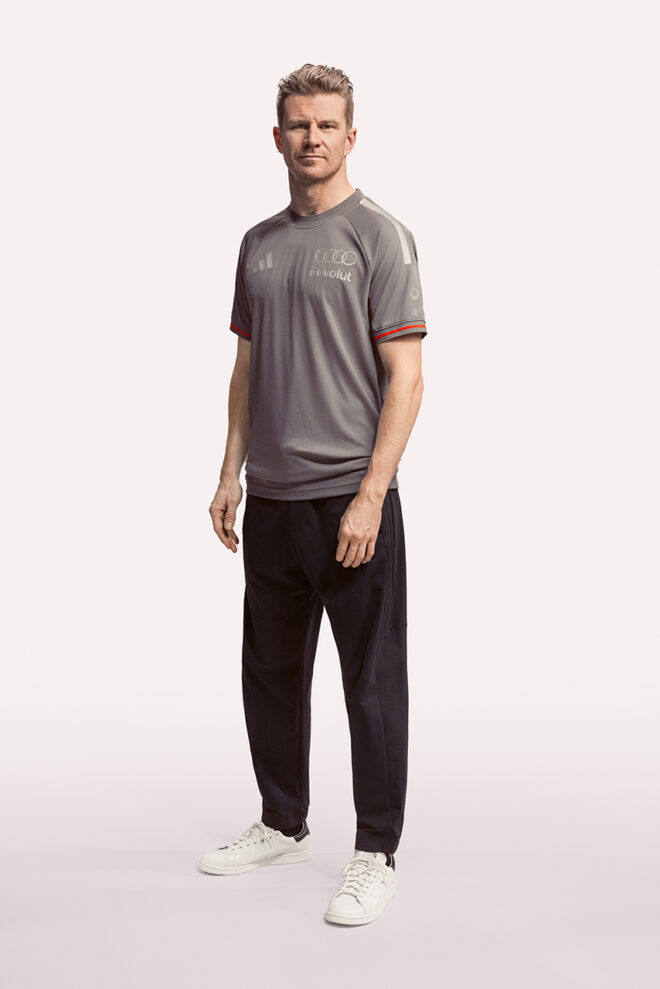 2026年シーズンのチームウェアを着用するニコ・ヒュルケンベルグ（アウディ）