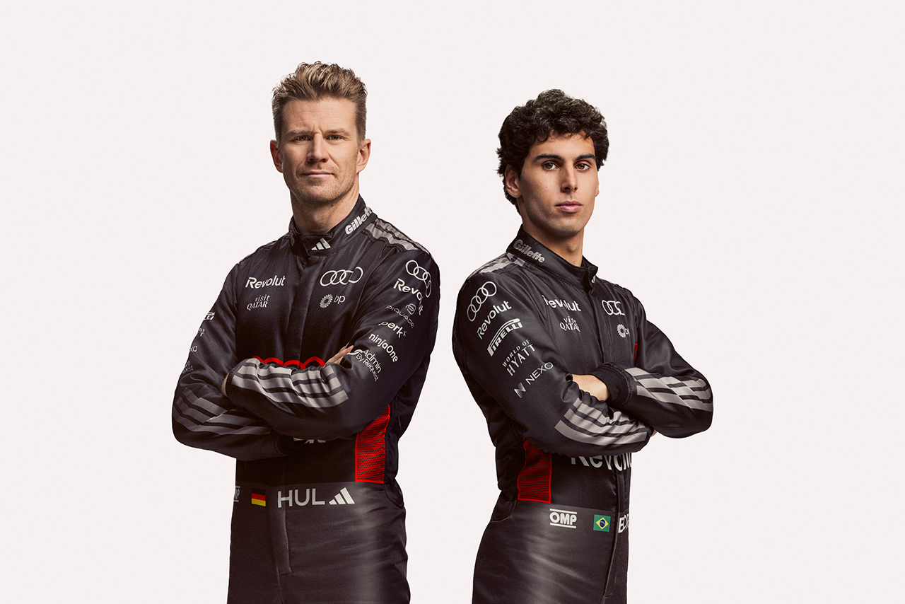 2026年シーズンのレーシングスーツを着用するニコ・ヒュルケンベルグ＆るガブリエル・ボルトレート（アウディ）