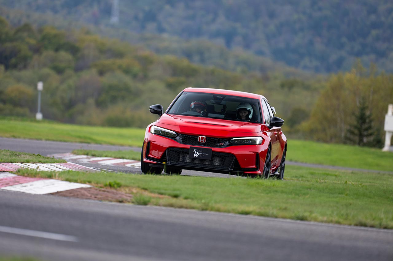 【動画】大津弘樹のドライビングを分析。プロに学ぶ運転上達を『SPORTS DRIVE WEB』で公開