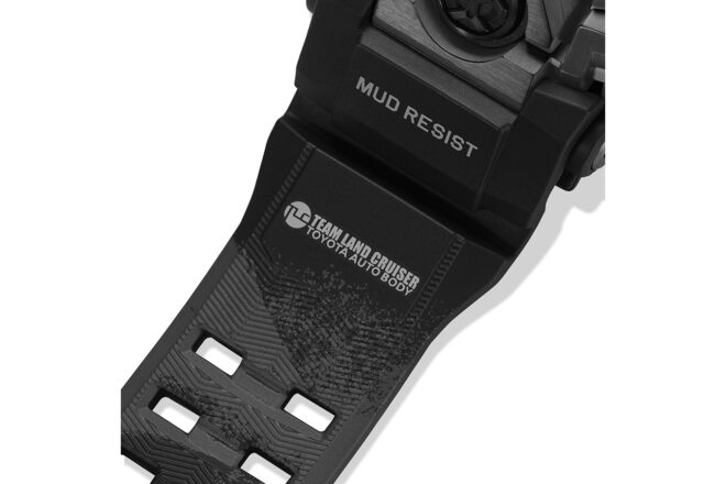 ダカールラリーを戦うチームランドクルーザー・トヨタオートボデー仕様のG-SHOCKが登場。MUDMASTER最上位モデルがベース