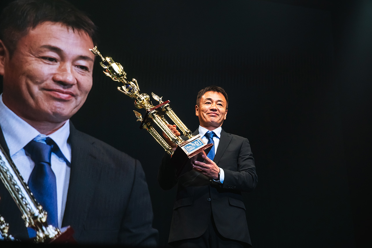 D1GPが東京オートサロン2026で駆け巡る。屋外デモランには俳優のサン・カンがサプライズ登場！