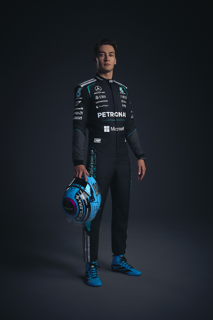 2026年仕様のレーシングスーツを着用するジョージ・ラッセル（メルセデス）
