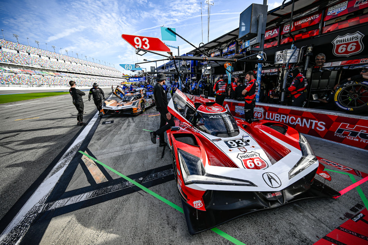 予選最速AXRキャデラックが車検不合格。太田格之進組アキュラが繰り上がりポールに／デイトナ24時間