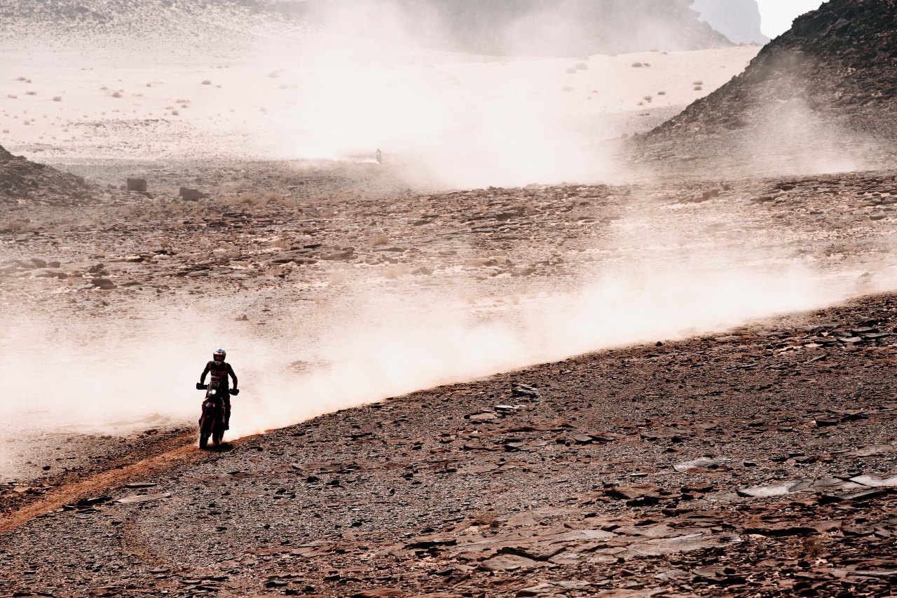 満身創痍で走り抜いた夢のダカール。藤原慎也が初挑戦で見事完走「何度もヘルメットの中で泣いた」と応援に感謝