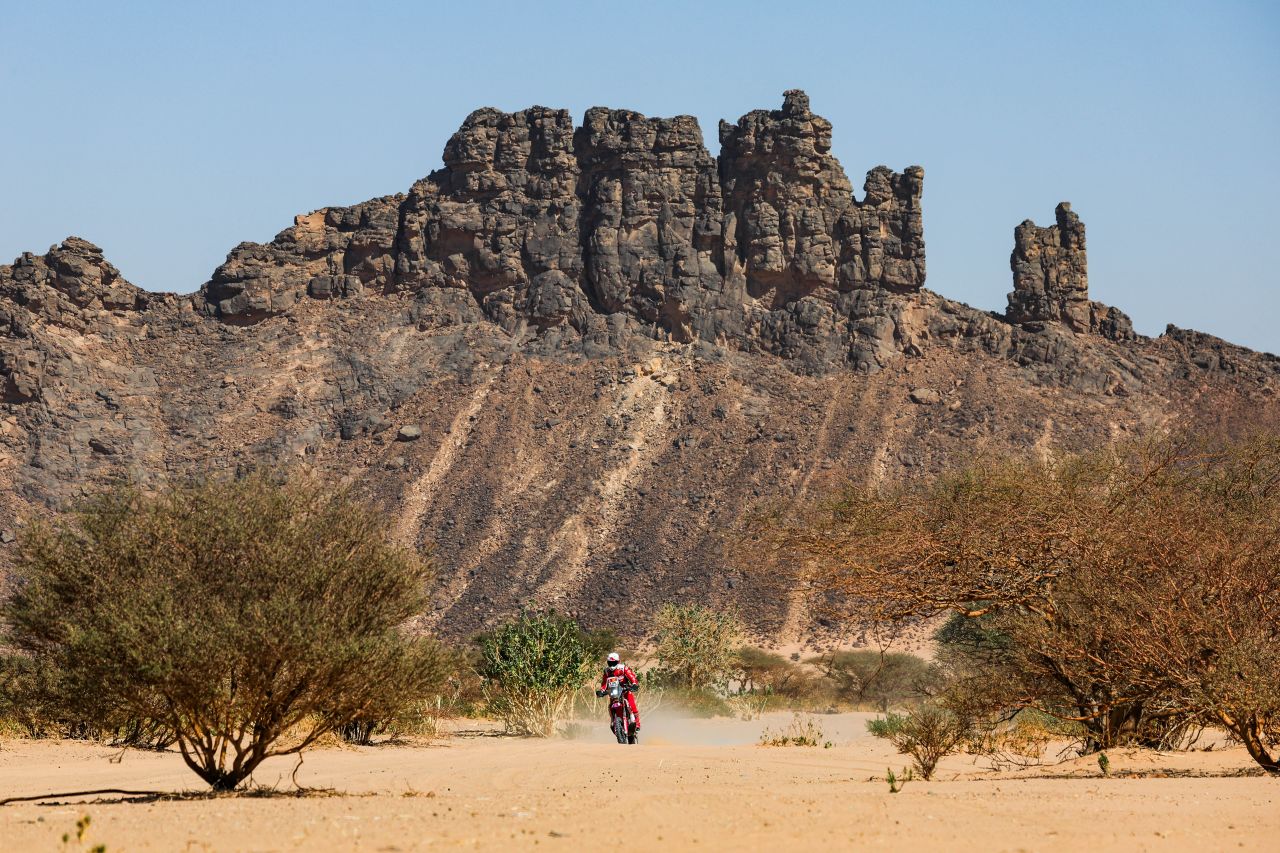 満身創痍で走り抜いた夢のダカール。藤原慎也が初挑戦で見事完走「何度もヘルメットの中で泣いた」と応援に感謝