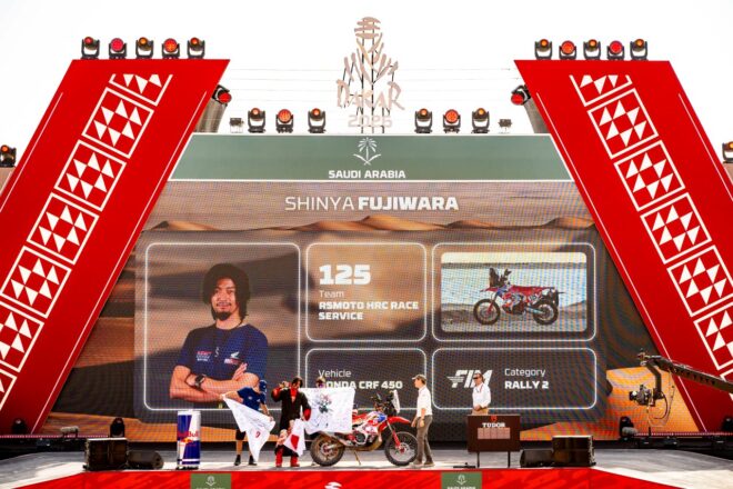 満身創痍で走り抜いた夢のダカール。藤原慎也が初挑戦で見事完走「何度もヘルメットの中で泣いた」と応援に感謝