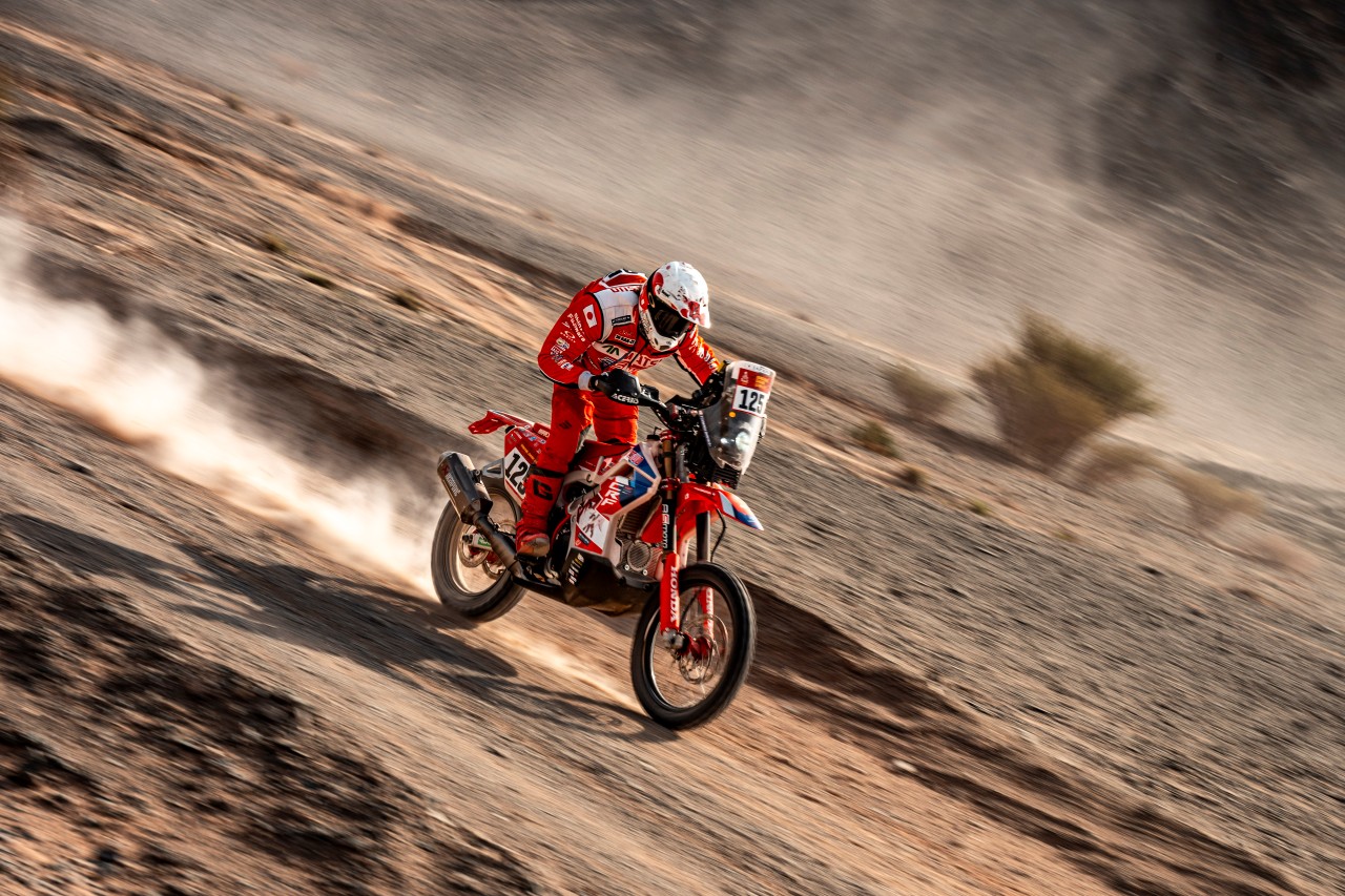 満身創痍で走り抜いた夢のダカール。藤原慎也が初挑戦で見事完走「何度もヘルメットの中で泣いた」と応援に感謝