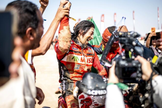 満身創痍で走り抜いた夢のダカール。藤原慎也が初挑戦で見事完走「何度もヘルメットの中で泣いた」と応援に感謝