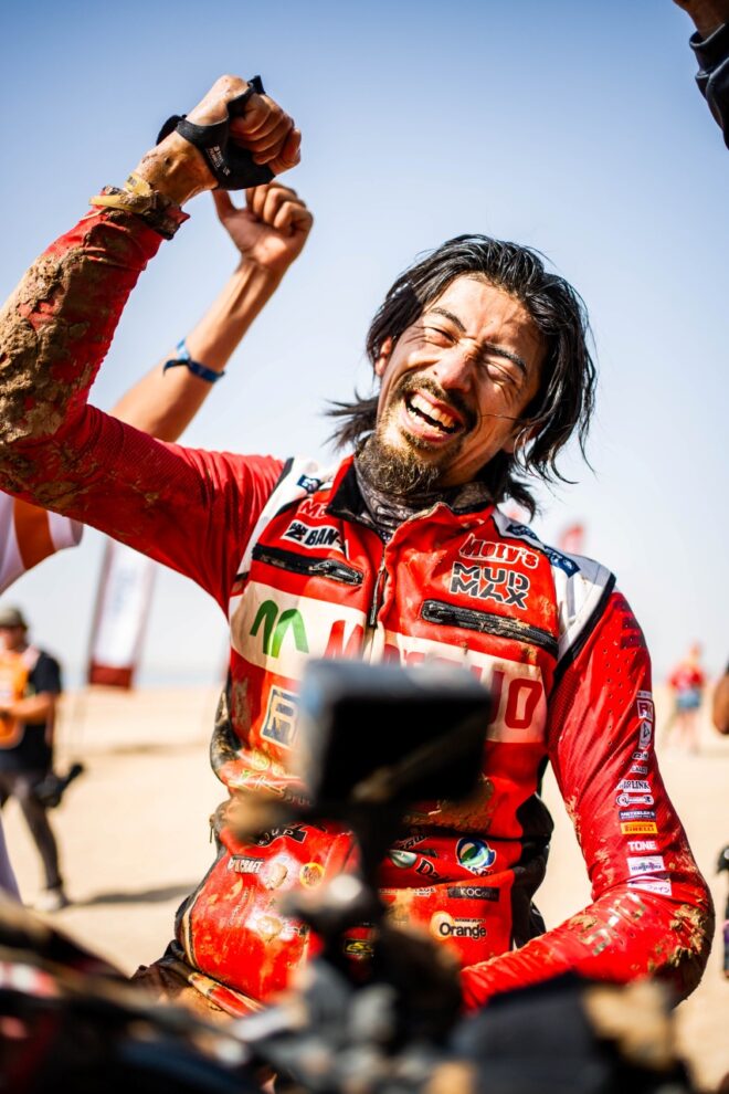 満身創痍で走り抜いた夢のダカール。藤原慎也が初挑戦で見事完走「何度もヘルメットの中で泣いた」と応援に感謝